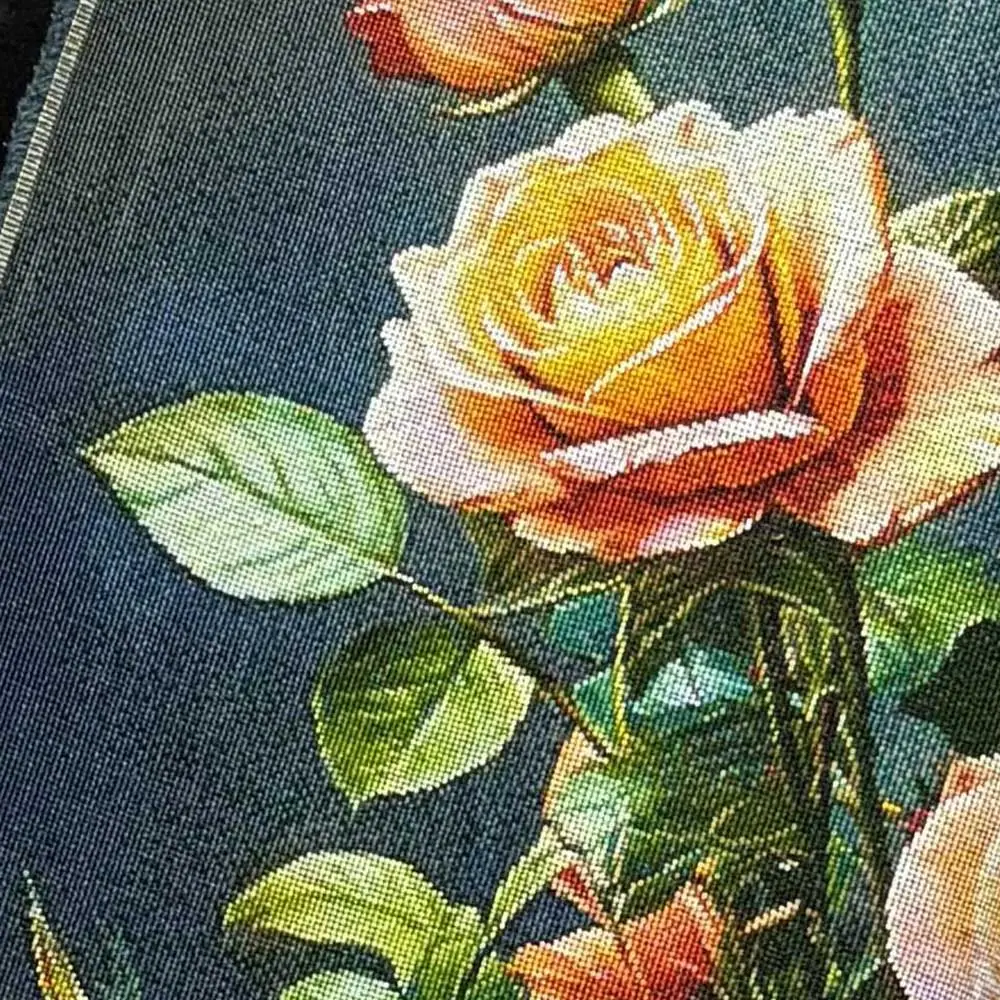 تابلو فرش دستباف گل های رز در گلدان فیروزه ای